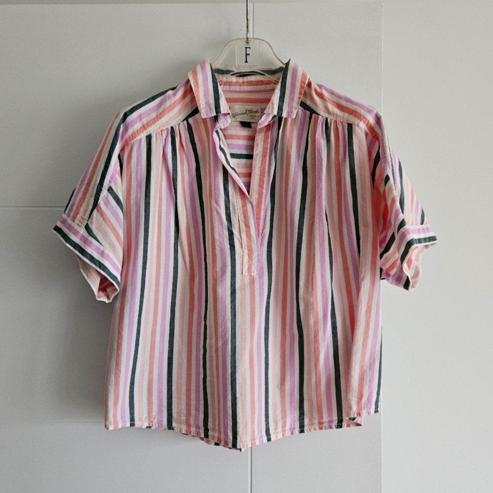Universal Thread Goods Co. M Boxy Top Collard Pin Stripe Shirt Medium 100%Cotton